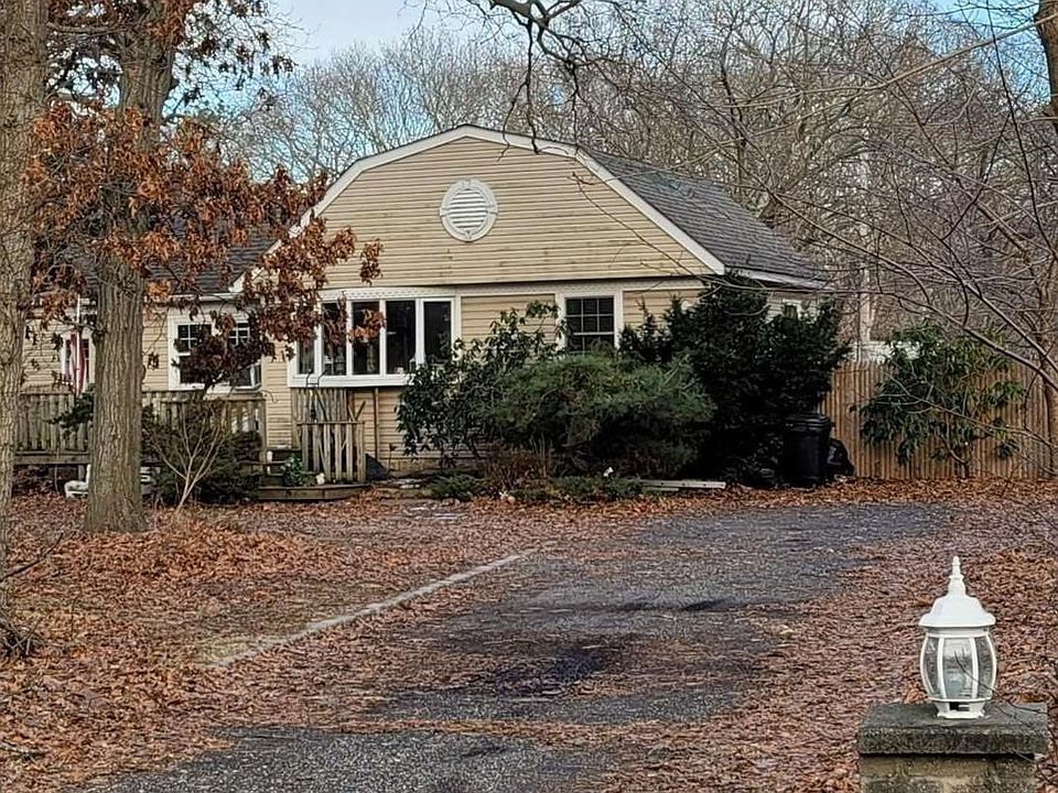 1st image of 179 Bellport Avenue