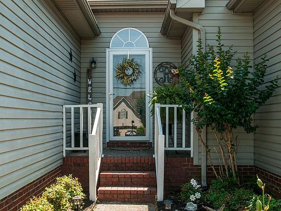 3rd image of 309 Buckingham Blvd