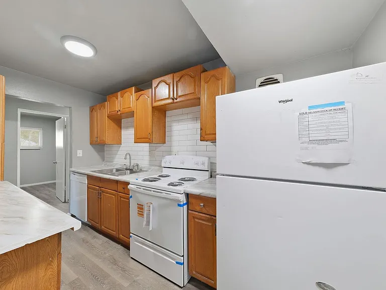 237 Grampian Rd — Photo 12