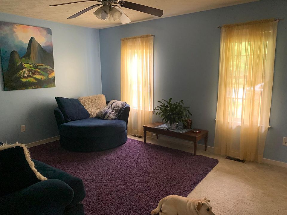 1st image of 404 Berkley Woods Dr