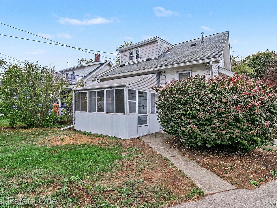 575 Albany St, photo 20