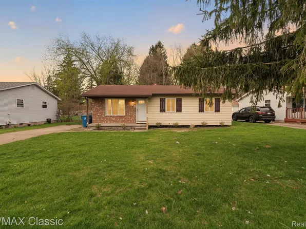 430 Sherwood Ct, Holly, MI 48442