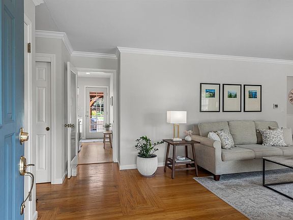 4th image of 2323 Westview Way