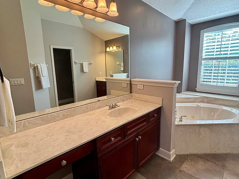 11827 Crusselle Dr — Photo 22