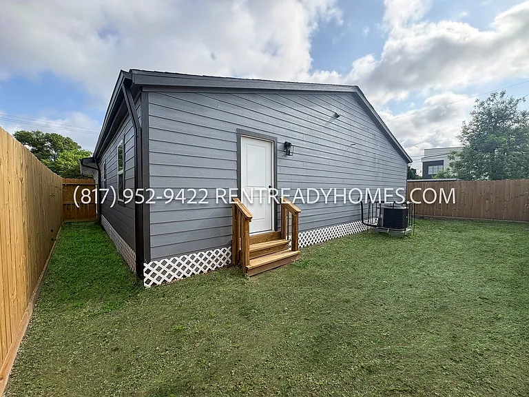 1416 Fairbanks St — Photo 6