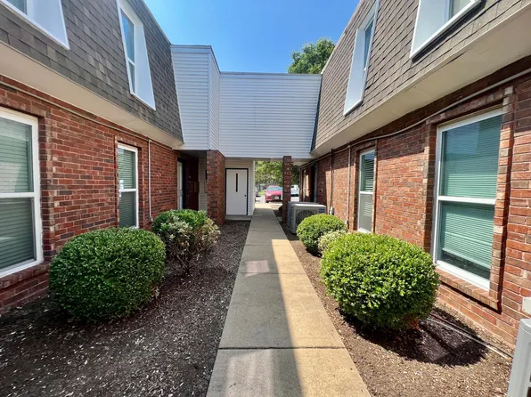 9935 Chateau Roi Ct, Saint Louis, MO 63123