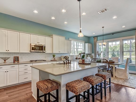 Kitchen with breakfast bar