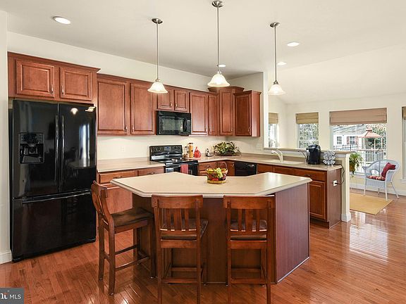 2nd image of 57 W Gardenia Blvd