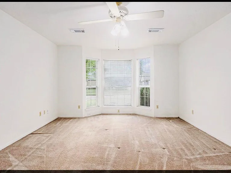 15014 Hollydale Dr — Photo 12