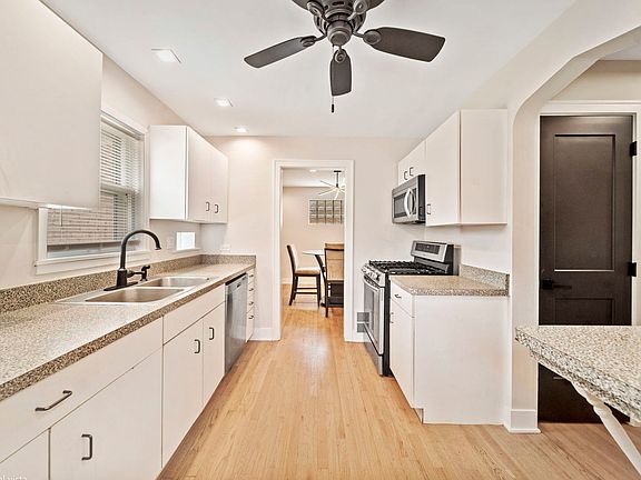 3rd image of 1847 Newcastle Ave