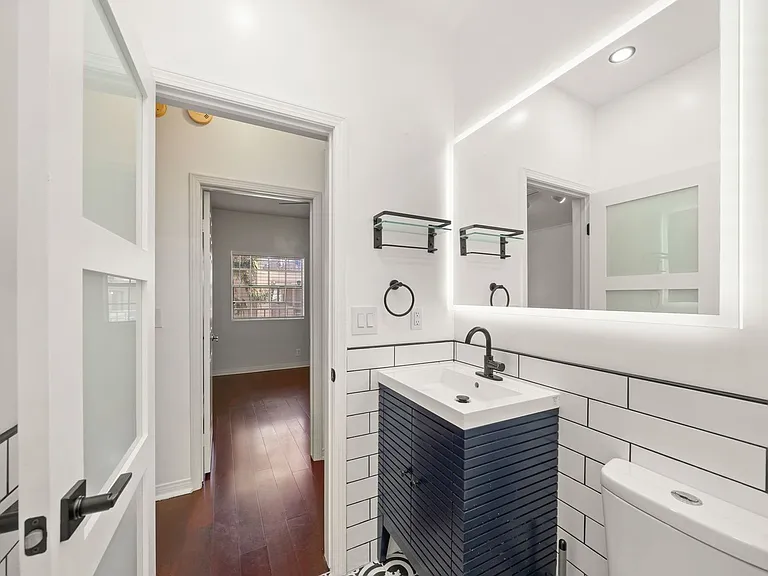 1145 Roswell Ave #203 — Photo 24