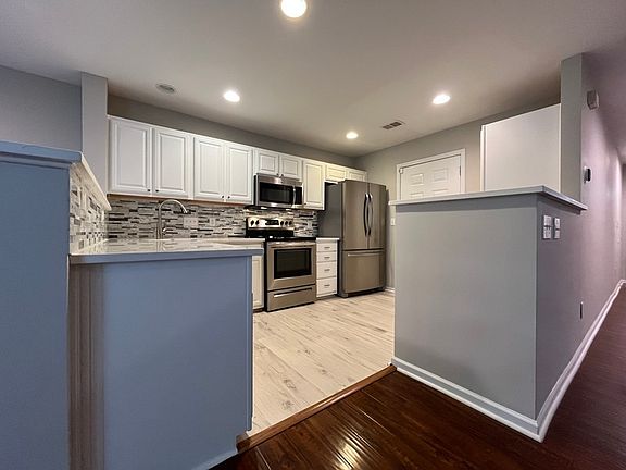 3rd image of 11146 Saintsbury Pl