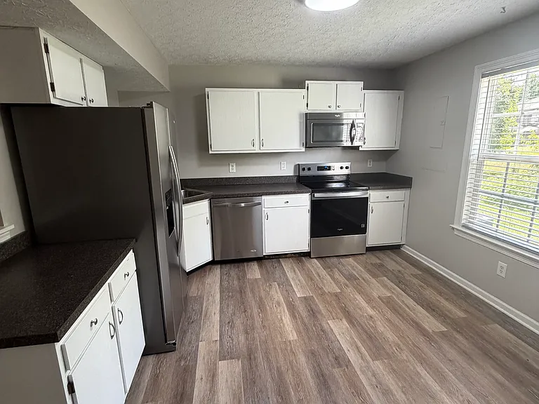 917 Altamont Ct #H — Photo 8