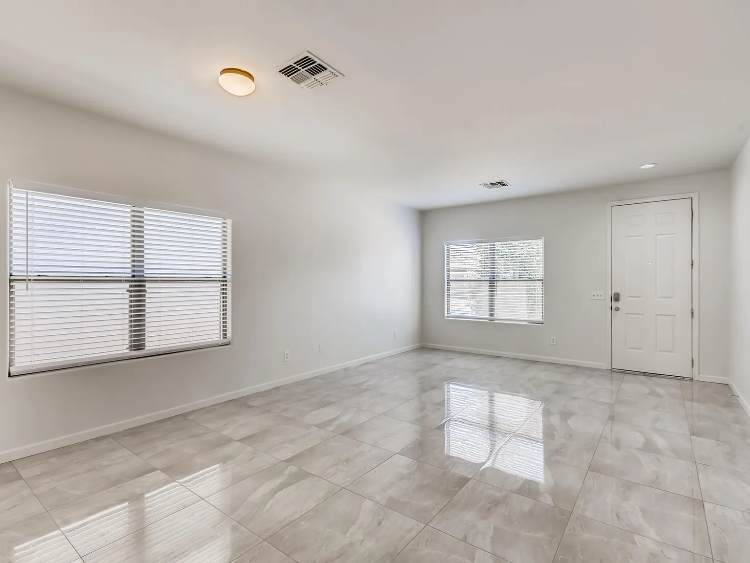 4 bed, 1925 sqft, $2,100 — Photo 4