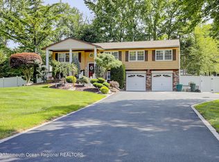 10 Blenheim Rd, Manalapan, NJ 07726