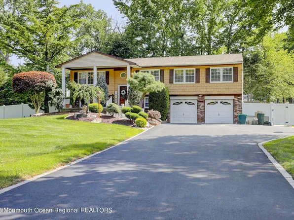 10 Blenheim Road, Manalapan, NJ 07726