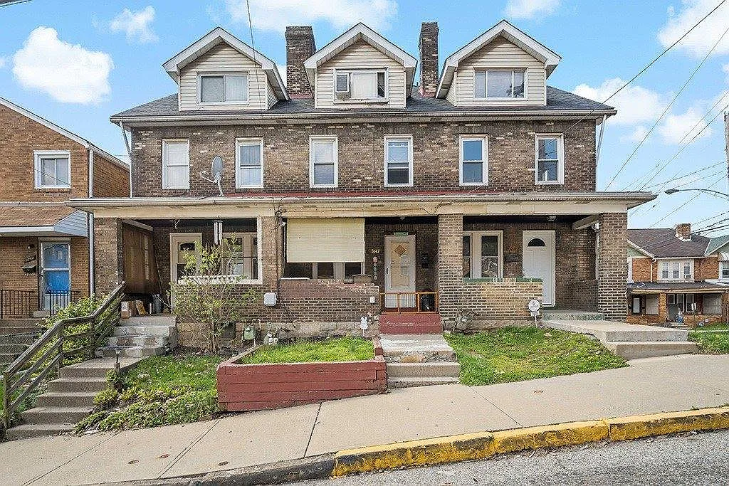 7645-7649 Roslyn St photo 1