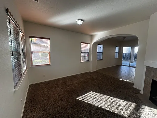 4 bed, 2.5 bath, 1616 sqft, $2,295 — Photo 2