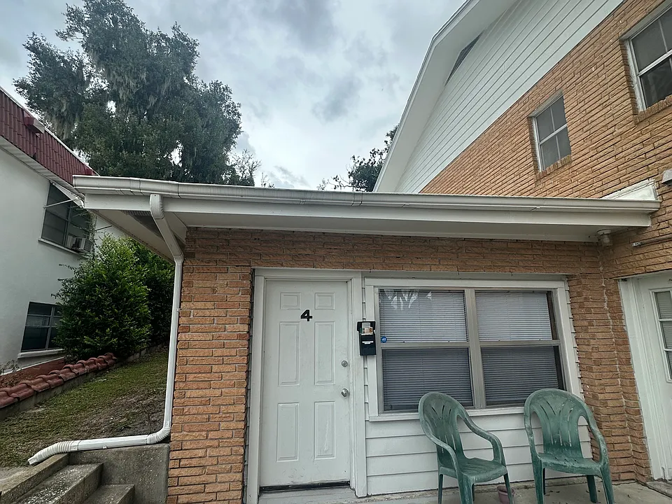1 E Lake Howard Dr #4