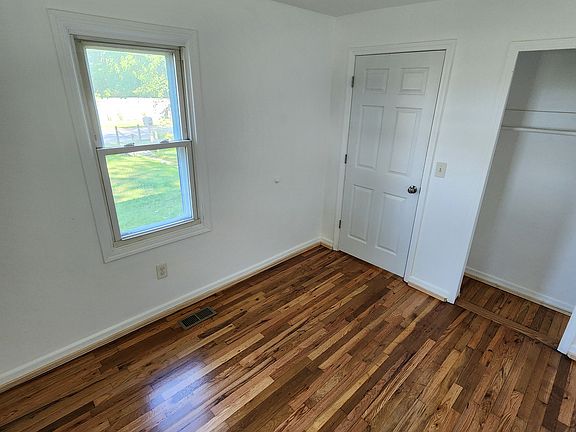 4th image of 7130 Hollywood St