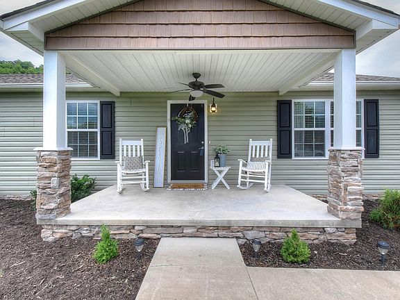 4th image of 105 Robert Lincoln Ct