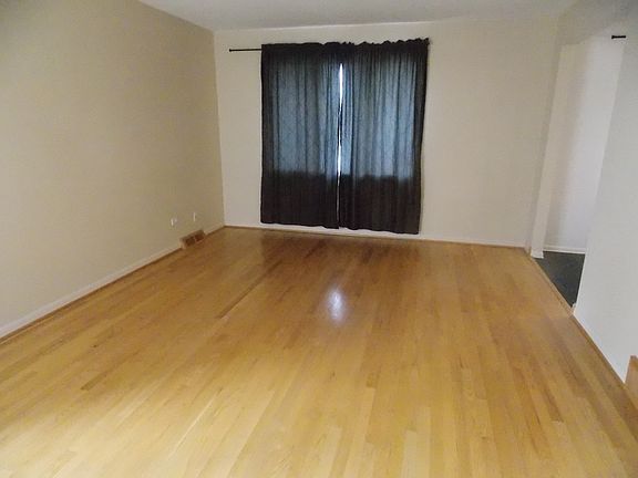 3rd image of 5907 Liberty Sq