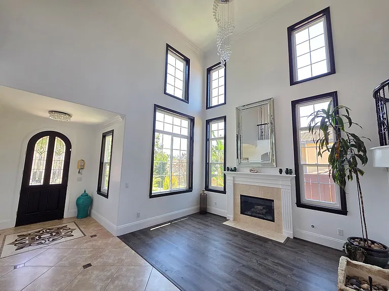 2819 Savannah Ct — Photo 8