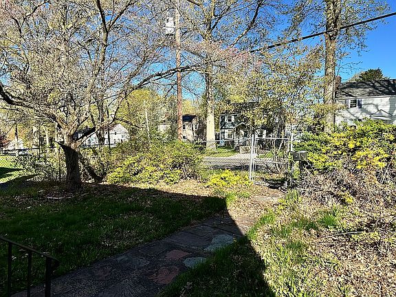 3rd image of 167 Chapin Ter