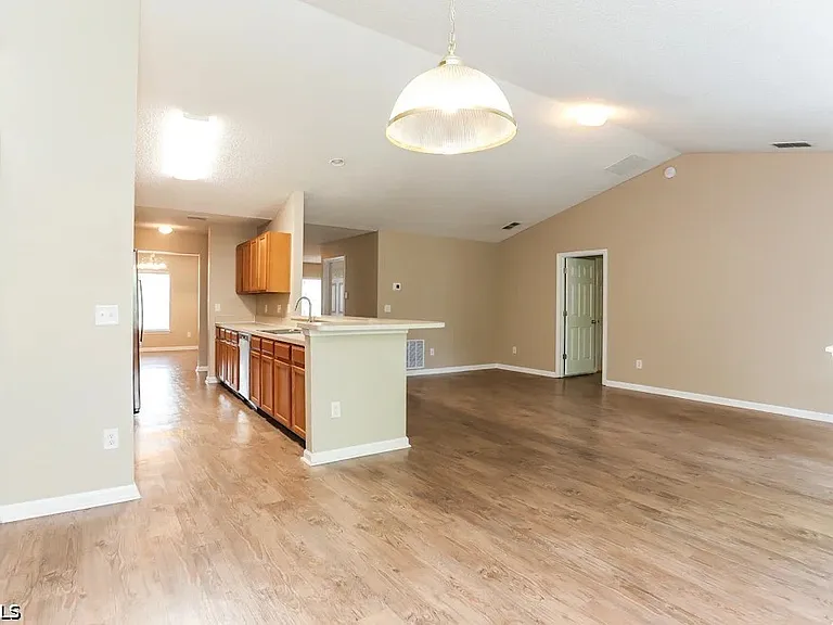 10730 Apple Blossom Trl E — Photo 7