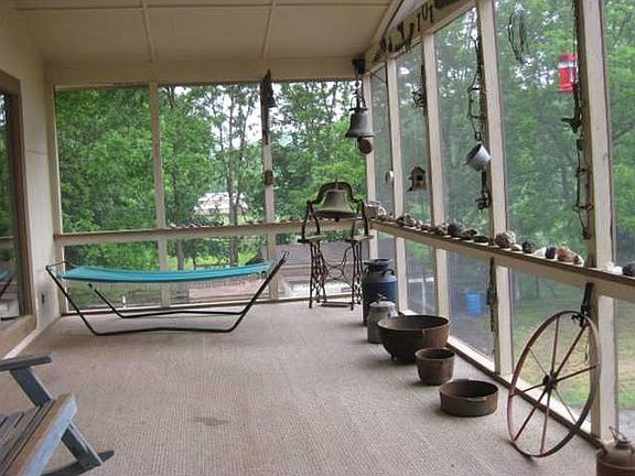3rd image of 110 Eckman Ln