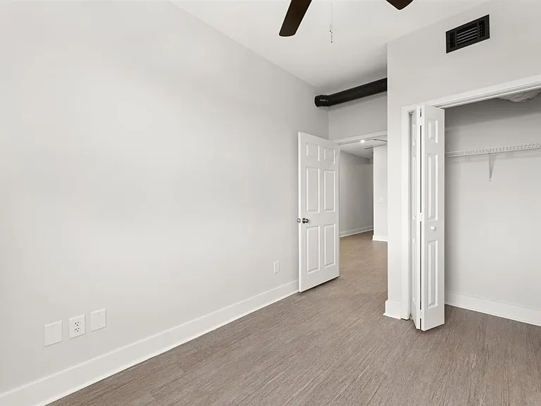 1000 King Street — Photo 33