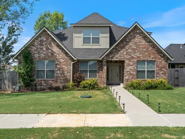 585 Rainbow Rd, Cave Springs, AR 72718
