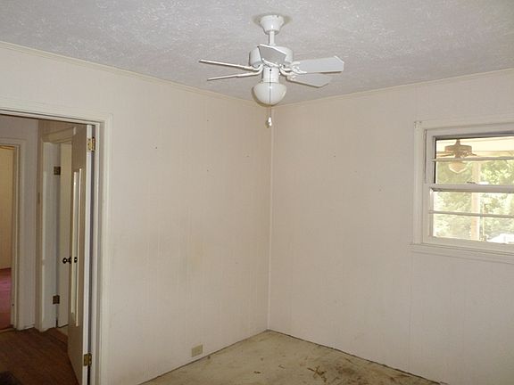 5th image of 909 Northside Dr E