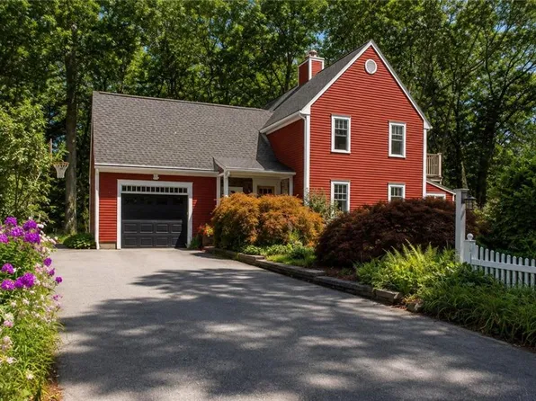 44 Verdant Cir, North Kingstown, RI 02852