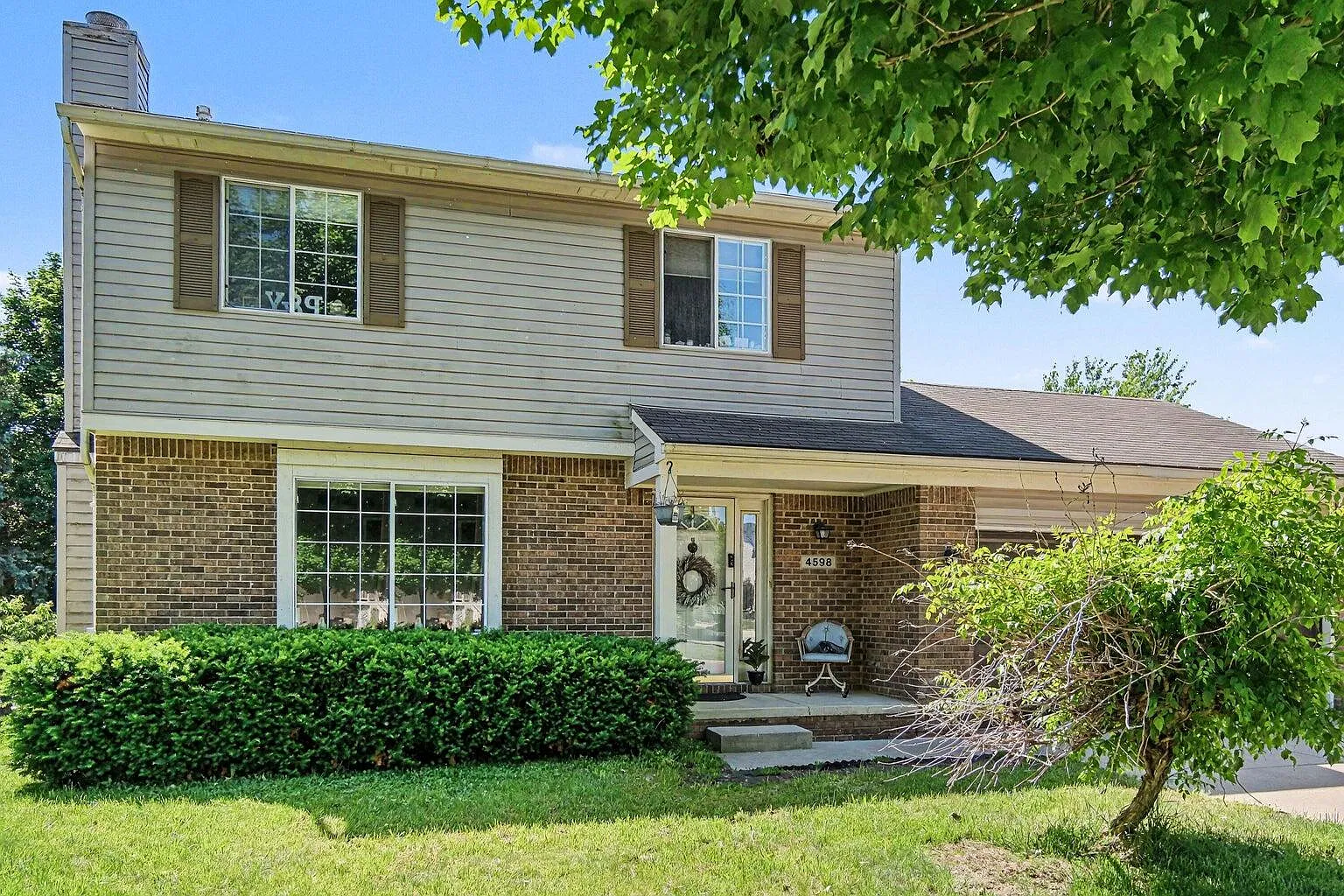 3 bed, 1.5 bath, 1404 sqft, $2,000 — Photo 1