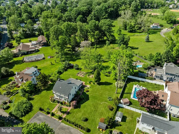 107 Fairview Ave, Hulmeville, PA 19047