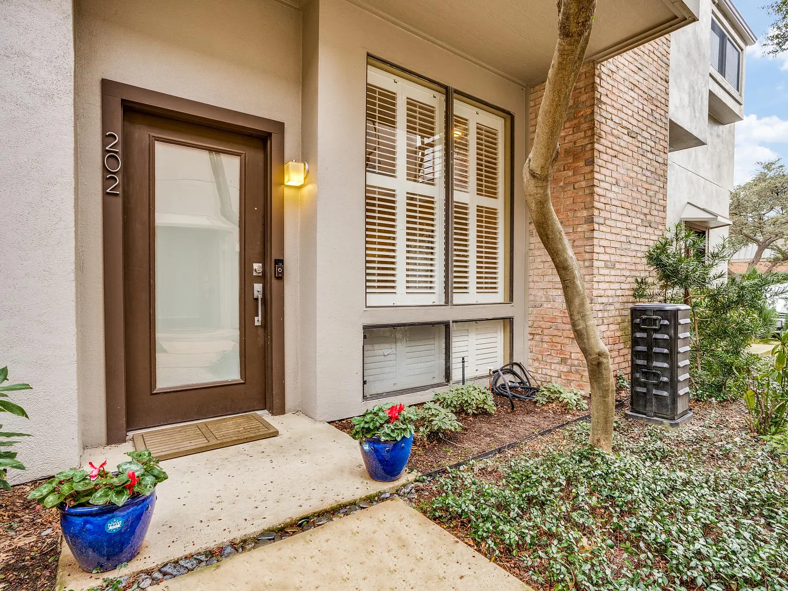 2 bed, 1.5 bath, 1080 sqft, $3,100 — Photo 1
