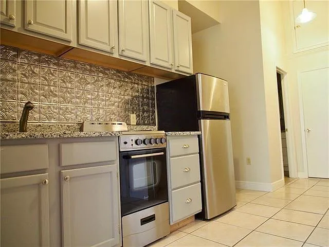 2 bed, 1.0 bath, 600 sqft, $1,300 — Photo 2