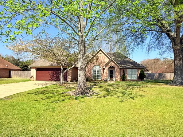 1690 Lakefield Dr, Tupelo, MS 38801