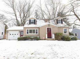 174 Roselawn Cres, Fairport, NY 14450