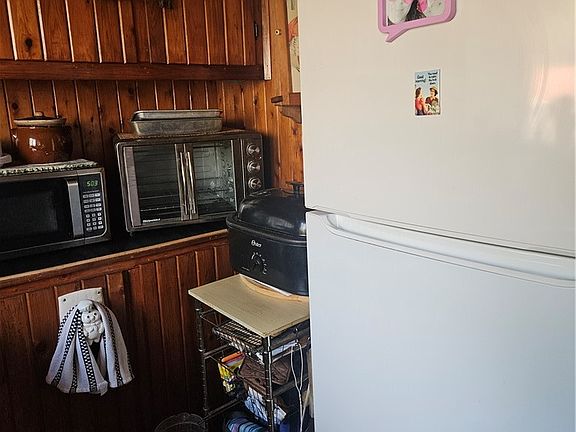 4th image of 468 Travis Rd