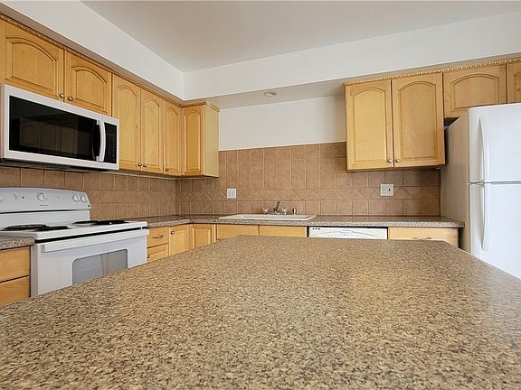 4th image of 638 Brookway Ln