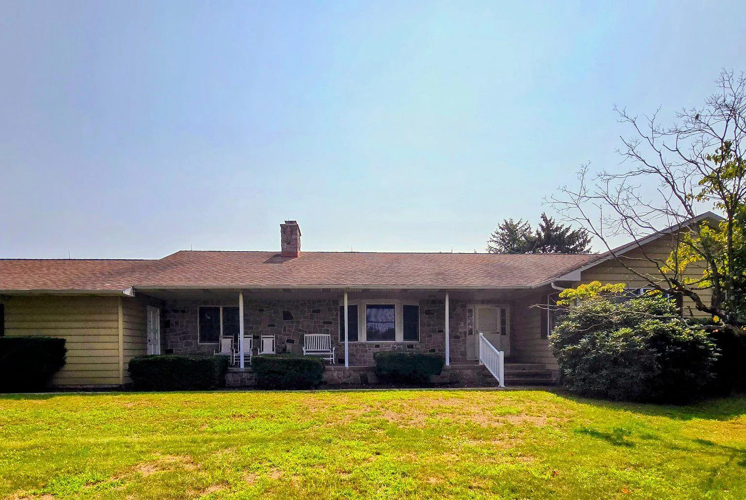 3 bed, 2.0 bath, 2211 sqft, $3,400 — Photo 1