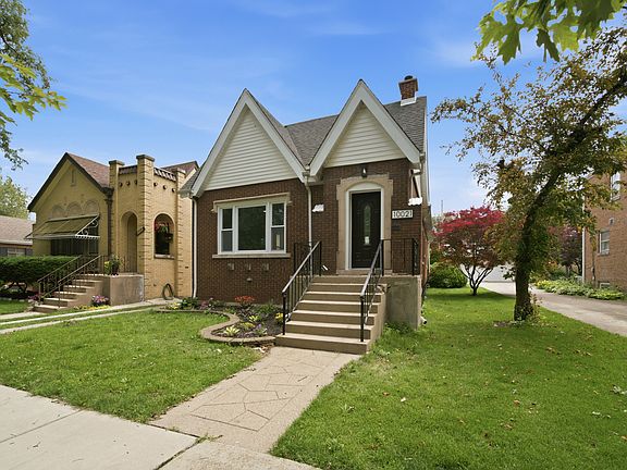 2nd image of 10021 S Oakley Ave