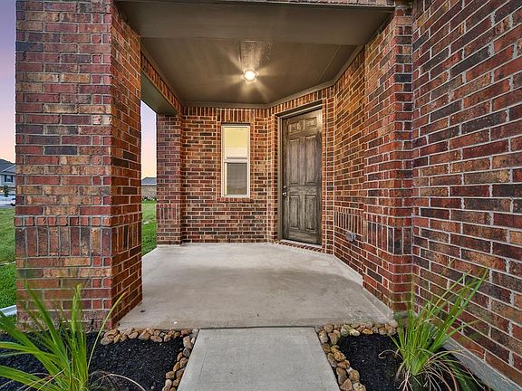 3rd image of 5307 Rose Trellis St