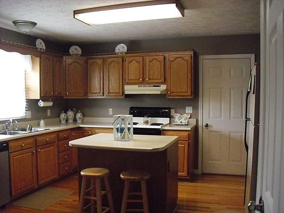 4th image of 328 Worley St