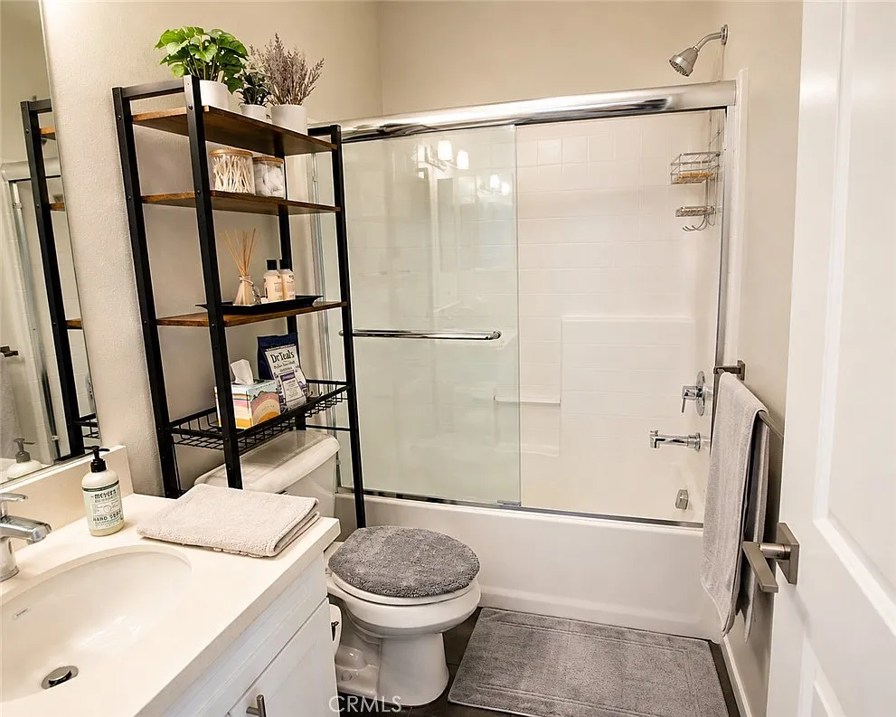 2 bed, 1.5 bath, 1613 sqft, $2,350 — Photo 3