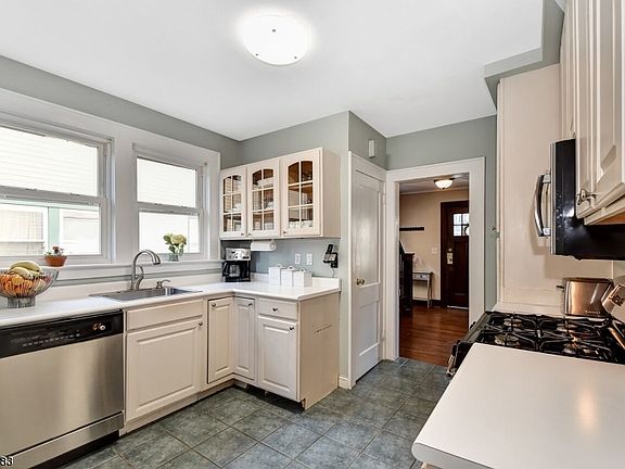 2nd image of 30 Quinby Pl