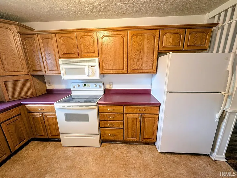 636 W University Ave — Photo 10