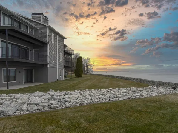 150 E Summit Beach Dr APT F, Algoma, WI 54201